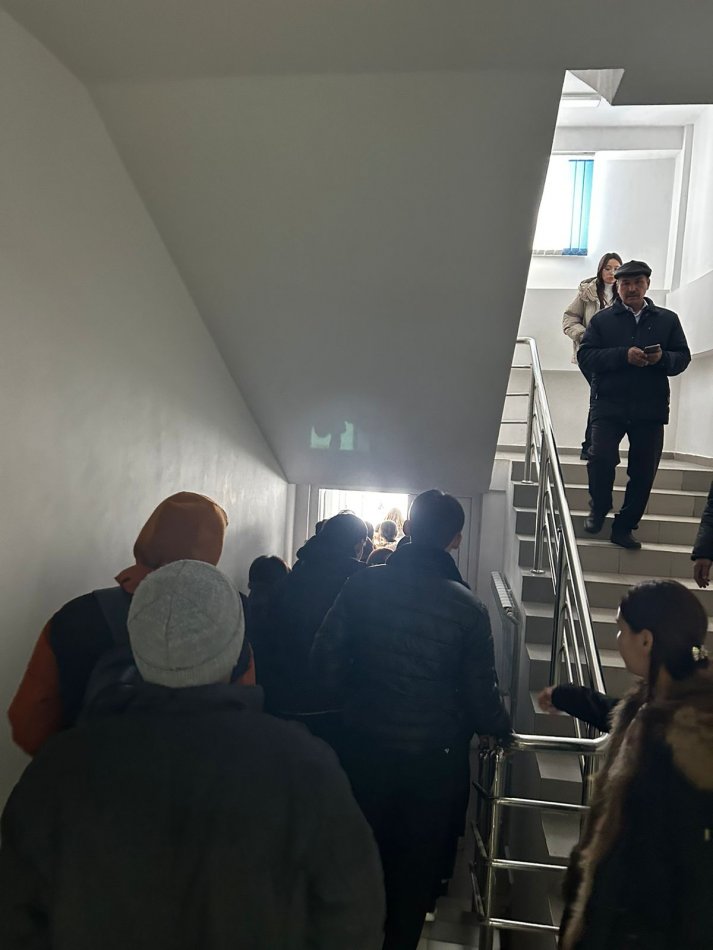 Азаматтық қорғаныс күніне орай тараз қаласы №59 орта мектебінде педагогикалық ұжымның, білім алушылардың және кіші қызметкерлердің жер сілкінісі кезіндегі іс-әрекеті тақырыбында сейсмо жаттығу өткізілді